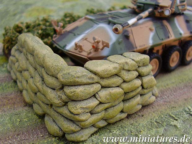 Panzerjäger in einer Sandsackstellung aus DAS Pronto Modelliermasse.