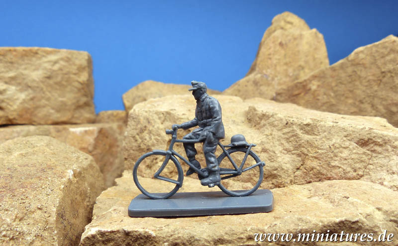 Radfahrerrelais der Gebirgsjäger auf Militärfahrrad, 1:76 Figuren Airfix 01752.